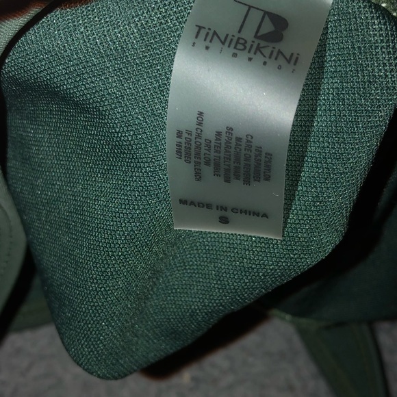 Sexy and fun one piece - Picture 3 of 3